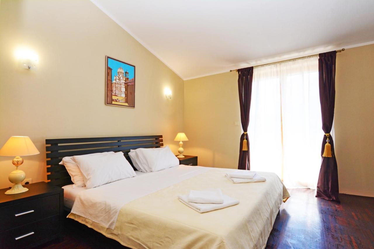 Luxury Uzorita